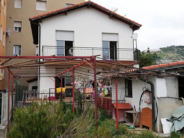 Casa con 5 locali in vendita in Vallecrosia