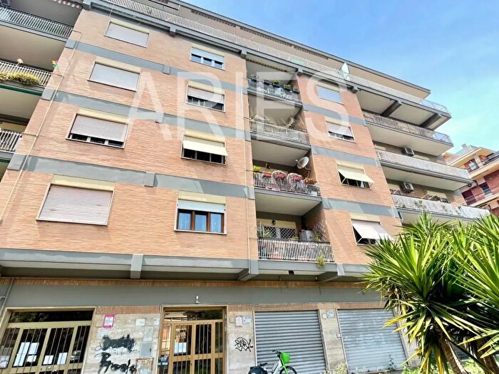 Appartamento quadrilocale in vendita in Via Repubbliche Marinare, Roma