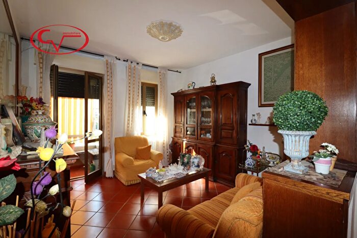 Appartamento con 5 locali in vendita in Via Maggio, Montevarchi