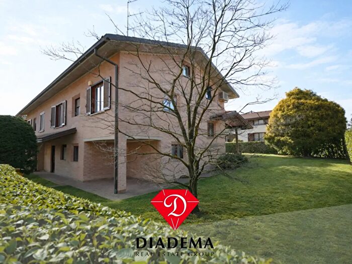 Casa con 7 locali in vendita in Vai Adua B, Vedano Olona