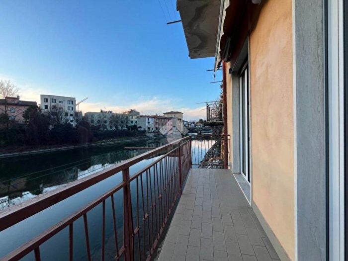 Appartamento trilocale in affitto in Via F Deco e T Canetta, Seriate