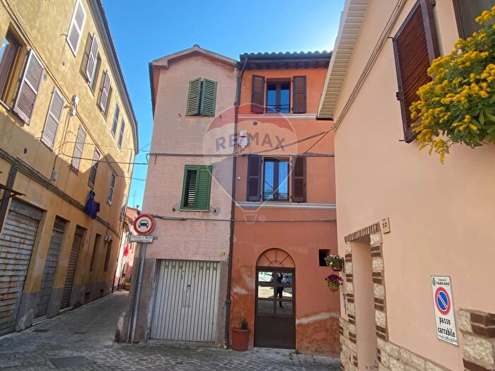 Appartamento trilocale in vendita in Vicolo Castrica, Fabriano