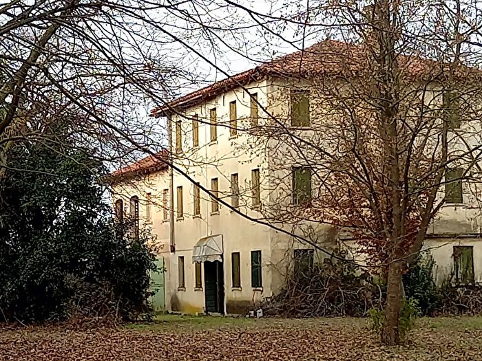 Casa con 15 locali in vendita in Oderzo
