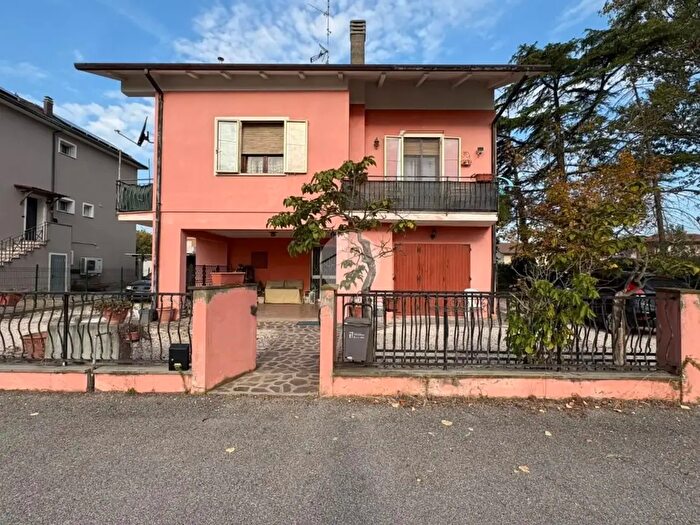 Casa con 7 locali in vendita in Viale Litorale Marina, Cesenatico