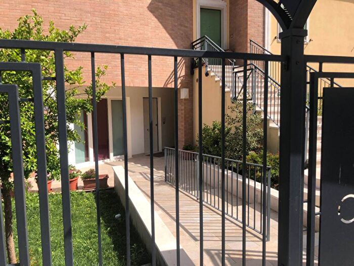 Appartamento trilocale in affitto in Via Orazio Orazi, Centro, Camerino