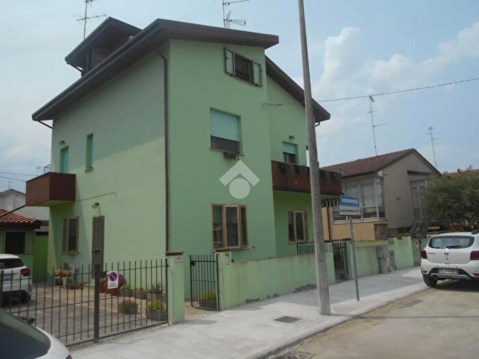 Appartamento con 6 locali in vendita in Via Maggior Leggero, Comacchio