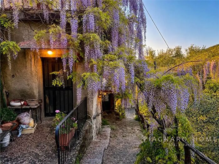 Casa con 5 locali in vendita in Pontremoli