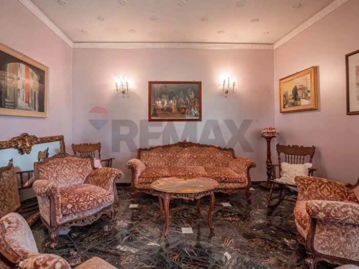 Appartamento con 9 locali in vendita in Viale Zecchino, Siracusa