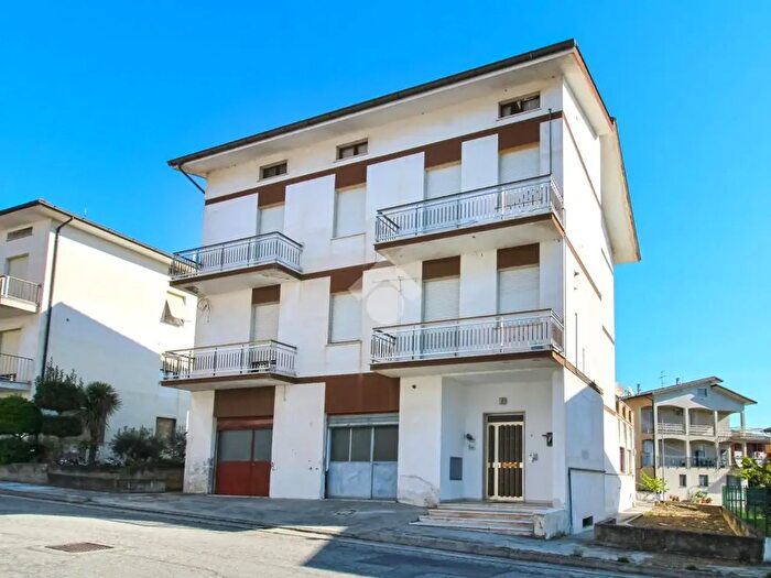 Appartamento con 5 locali in vendita in Via Picena, Monte Urano
