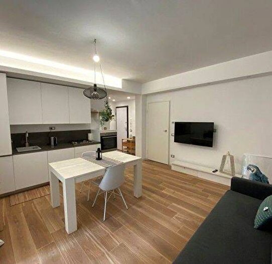 Appartamento trilocale in affitto in Via Cappa, Centro, Finale Ligure