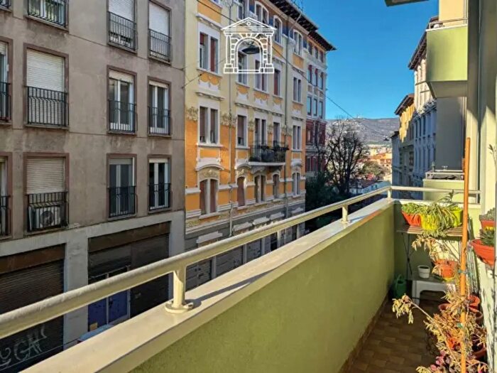 Appartamento trilocale in vendita in Via Tigor, Trieste