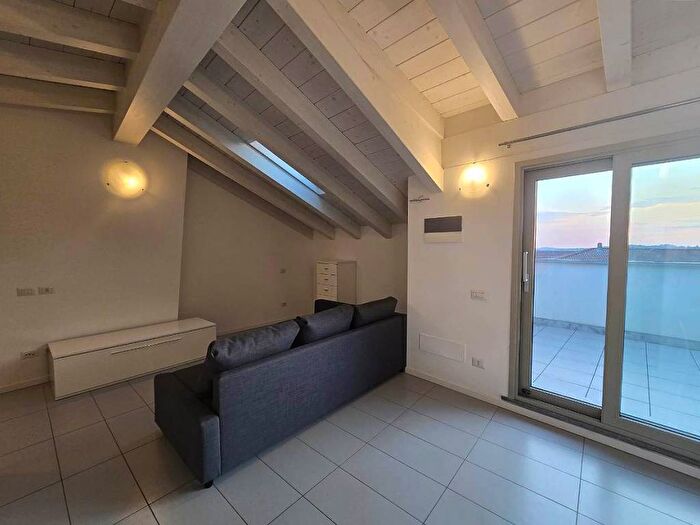 Casa bilocale in affitto in Via Carlo Cattaneo, Centro, Cantù