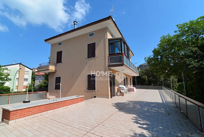 Appartamento trilocale in vendita in Macerata Zona Via Roma, Macerata