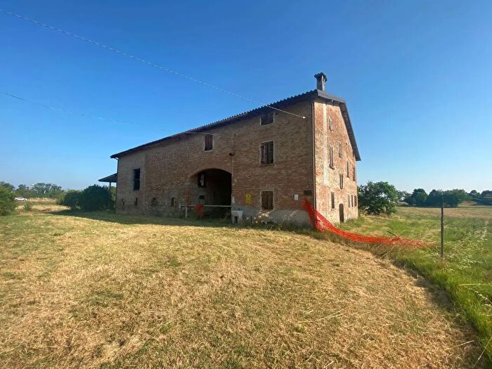 Casa con 8 locali in vendita in Bibbiano