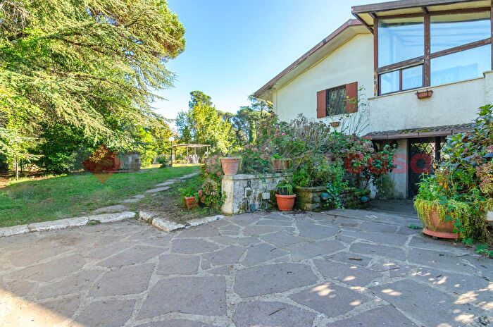 Casa con 7 locali in vendita in Via Mediana di Valle Moretta, Rocca Priora