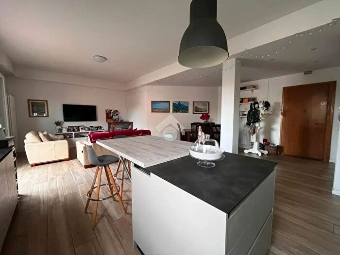 Appartamento quadrilocale in vendita in Viale Umberto I, Reggio Emilia