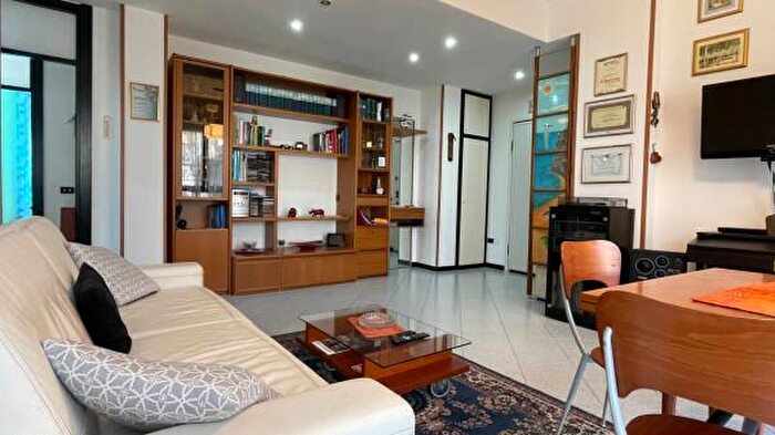 Appartamento trilocale in vendita in Via Generale Antonio Cantore, Giussano