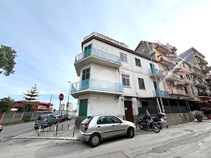 Appartamento trilocale in vendita in Via Anapo, Palermo