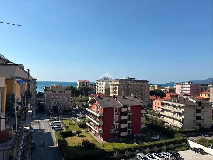 Appartamento quadrilocale in vendita in Via Chiarella, Chiavari