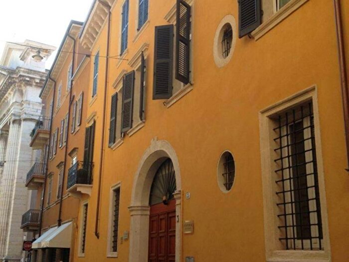 Appartamento con 5 locali in affitto in Via San Nicolò, Centro Storico, Verona