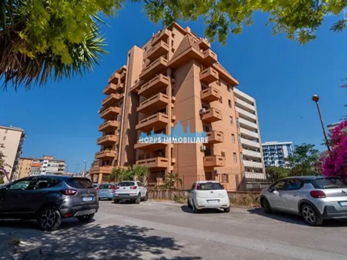 Appartamento con 6 locali in vendita in Via Mario Vaccaro, Palermo