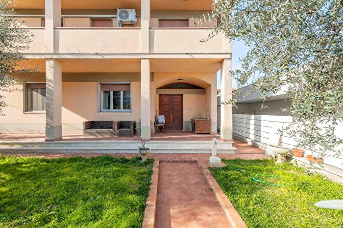 Casa con 13 locali in vendita in San Miniato