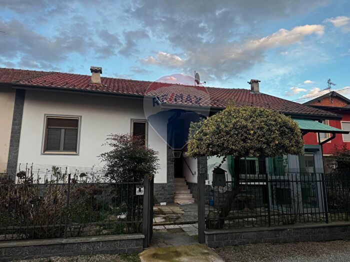 Casa con 6 locali in vendita in Via Luigi Sottini, Cressa