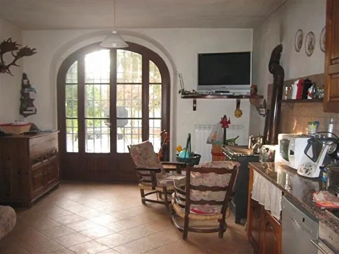 Casa con 12 locali in vendita in Calci