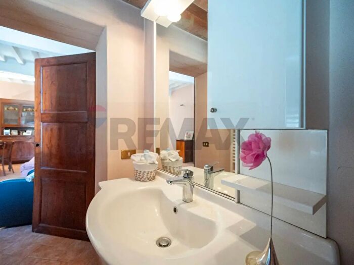 Casa con 7 locali in vendita in Commessaggio