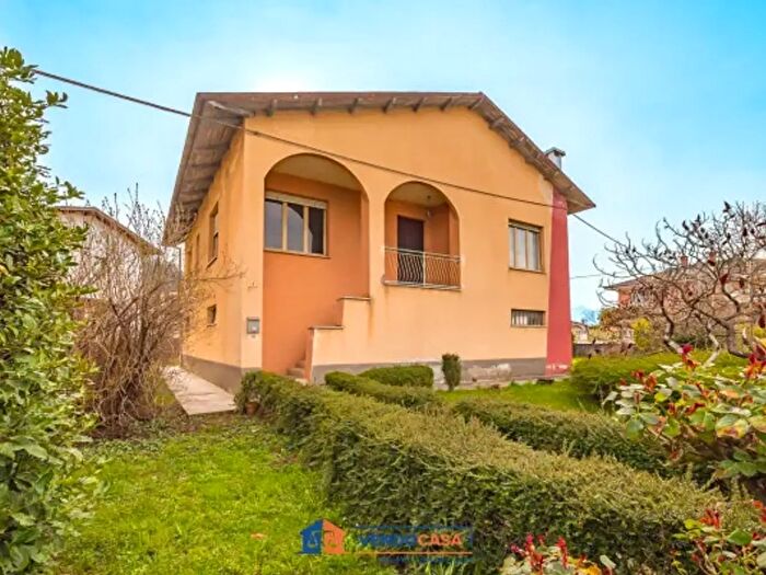 Casa quadrilocale in vendita in Via Cuneo, Dronero