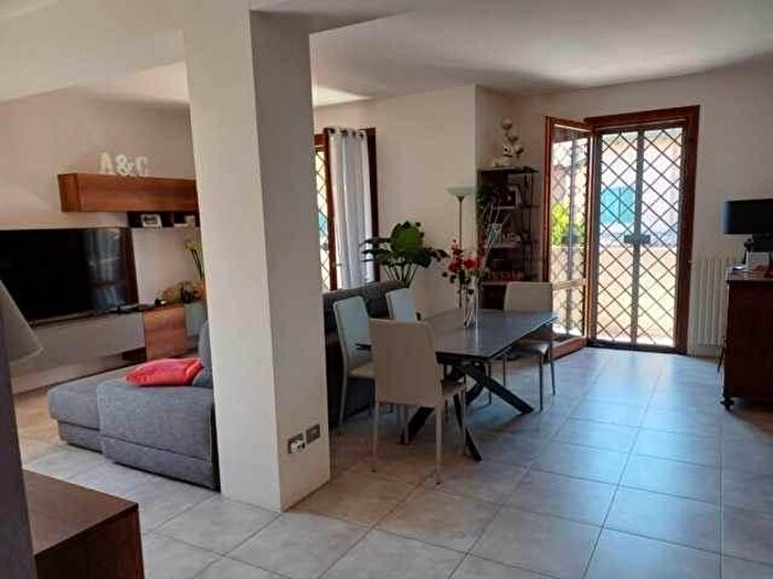 Casa con 7 locali in vendita in Sala Bolognese