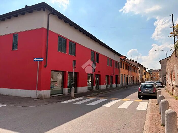 Appartamento trilocale in vendita in Via Giulio Cesare, Rho