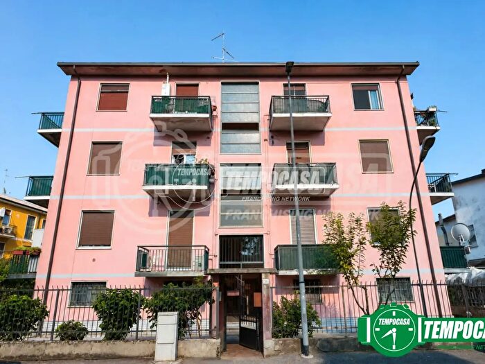Appartamento trilocale in vendita in Via Palazzo, Casorate Primo