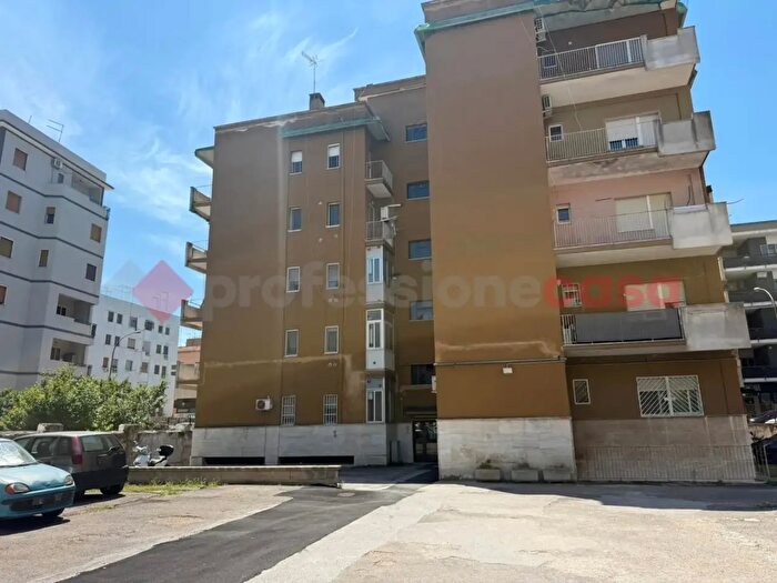Appartamento trilocale in vendita in Via Magnaghi, Taranto