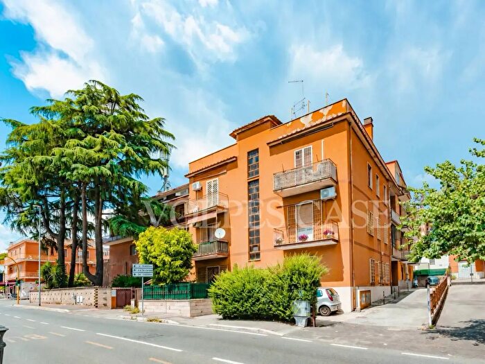 Appartamento trilocale in affitto in Via del Casale di San Basilio, Roma