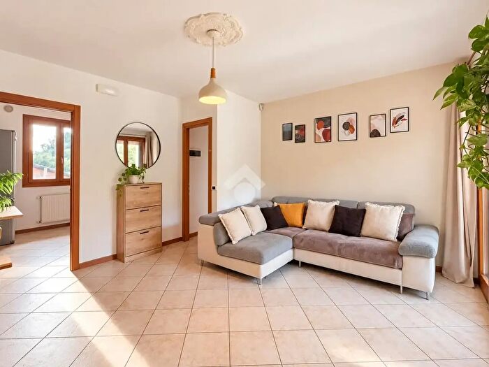 Appartamento trilocale in vendita in Via Bellavitis, Caneva
