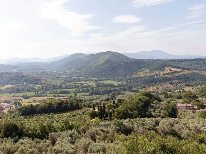 Appartamento quadrilocale in vendita in Via Roma, Montopoli Di Sabina