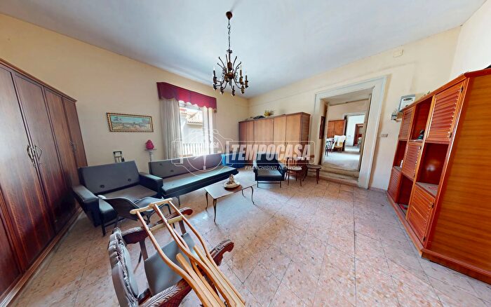 Appartamento con 5 locali in vendita in Via Magenta, Aversa