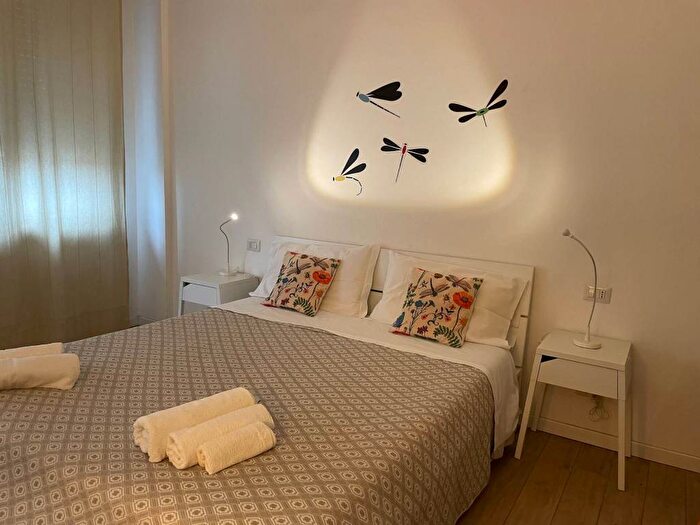 Appartamento bilocale in affitto in Via degli Zuccaro, Giambellino, Milano