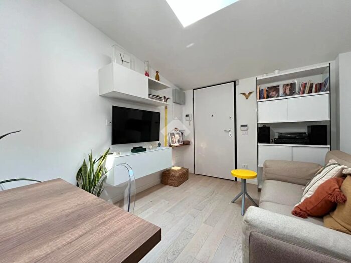 Appartamento trilocale in vendita in Via Davanzati Bernardo, Milano