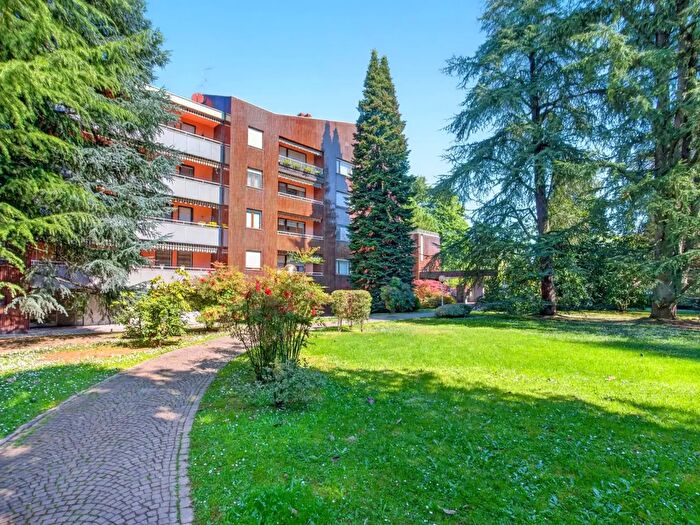 Appartamento quadrilocale in vendita in Via Marmolada, Arese