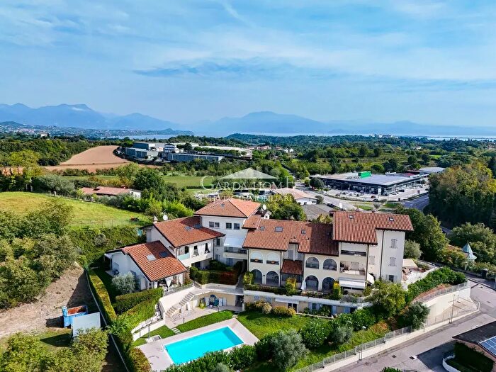 Appartamento quadrilocale in vendita in Via X Giornate, Lonato del Garda