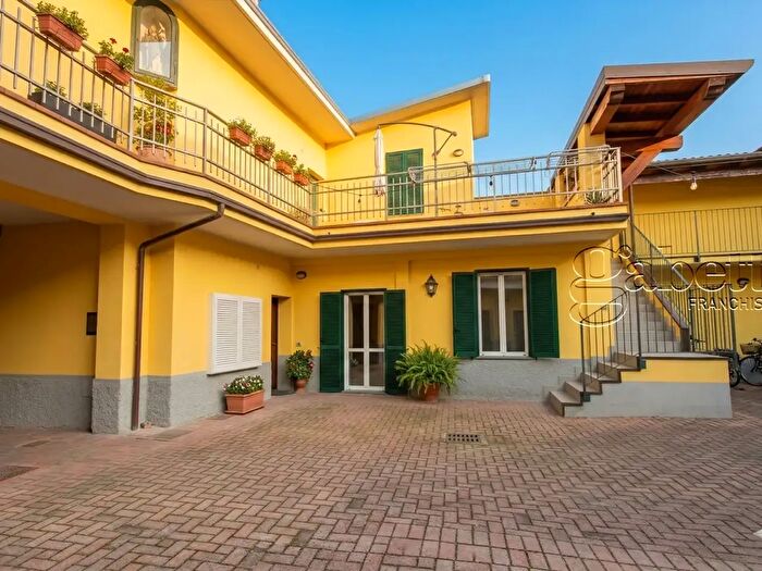 Appartamento trilocale in affitto in Via Garibaldi, Nerviano