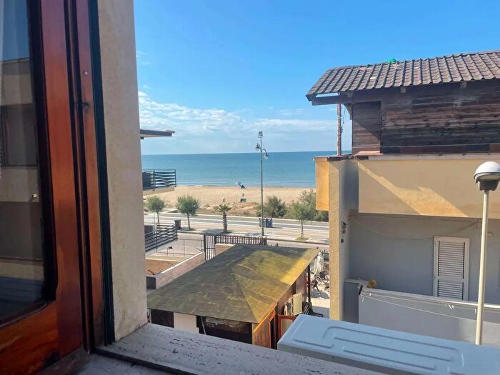 Appartamento quadrilocale in vendita in Via Cavour, Mondragone