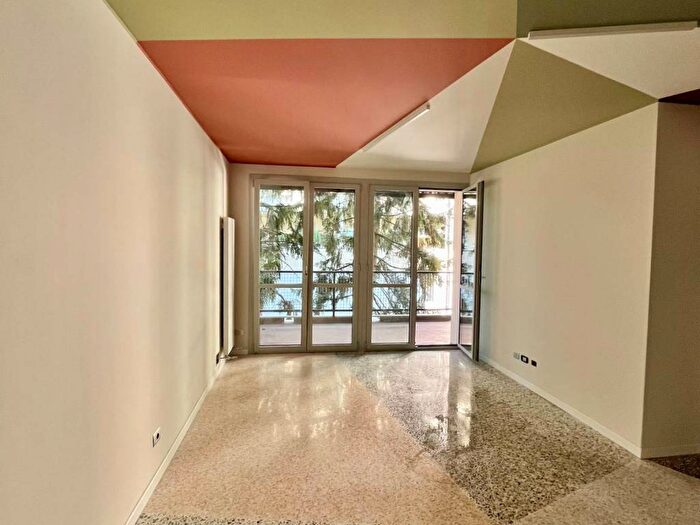 Appartamento trilocale in affitto in Via Teresa Ciceri, Borghi, Como