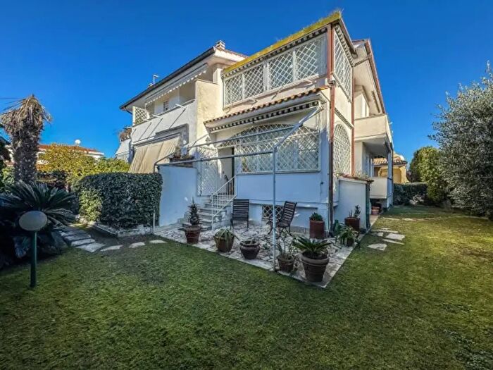 Casa quadrilocale in vendita in Via Capo Boi, Fiumicino