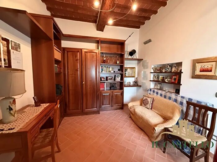 Appartamento trilocale in vendita in Via SMaria, Castiglione Del Lago