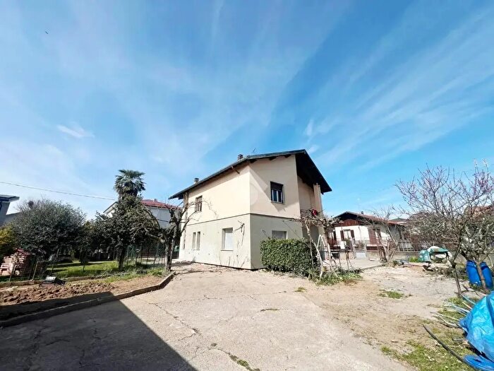 Casa trilocale in vendita in Via S Giuseppe, Cislago