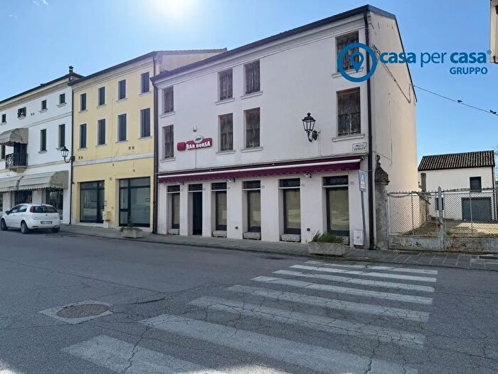 Casa trilocale in vendita in Crespino Piazza Fetonte, Crespino