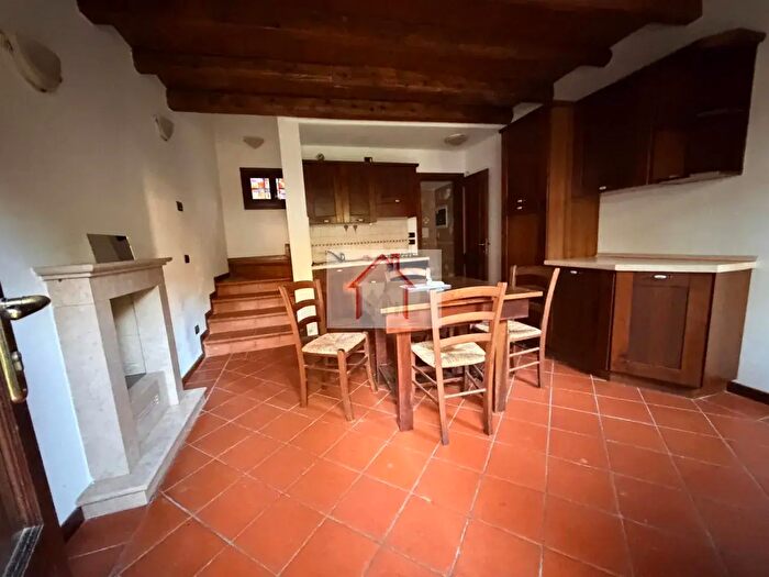 Casa trilocale in vendita in Giavera Del Montello